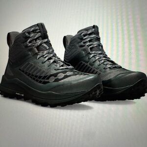 Saucony Black Athletic Shoes with Durable Design